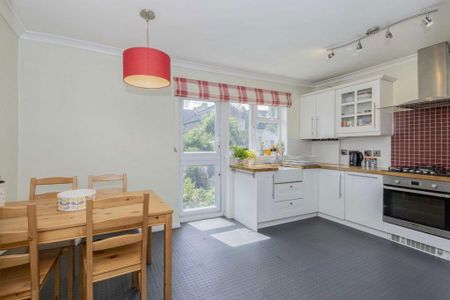 3 bedroom flat to rent - Photo 5