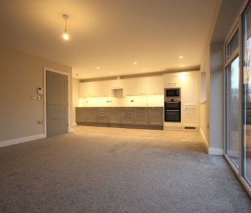 Outwood Road, Cheadle, SK8 3JL - Photo 2