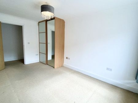 Times Square, Tunbridge Wells - Photo 2