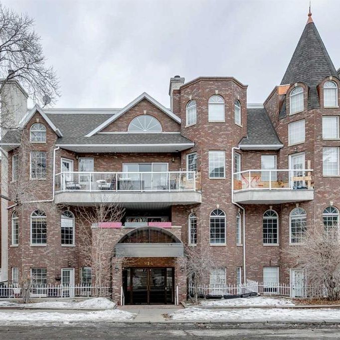 Luxury Top Floor Corner Condo With Downtown Views & Loft - Photo 1