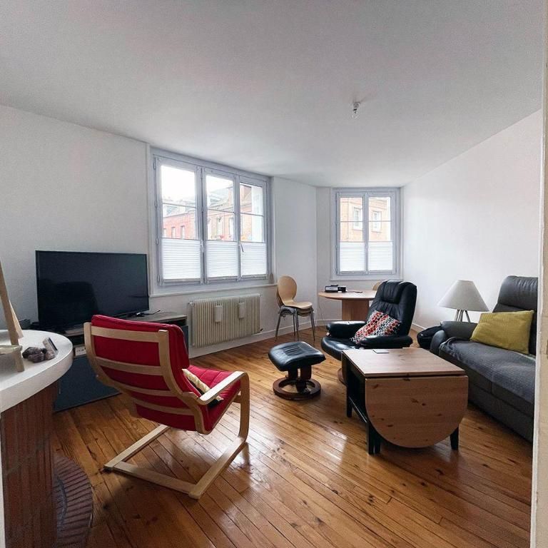 Appartement à Louer à Eu (76260) Un appartement comprenant une entrée, une cuisine, un séjo... - Photo 1