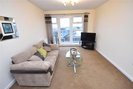 2 bedroom flat to rent - Photo 4