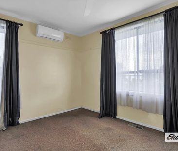 Neat home with large shed - Photo 4