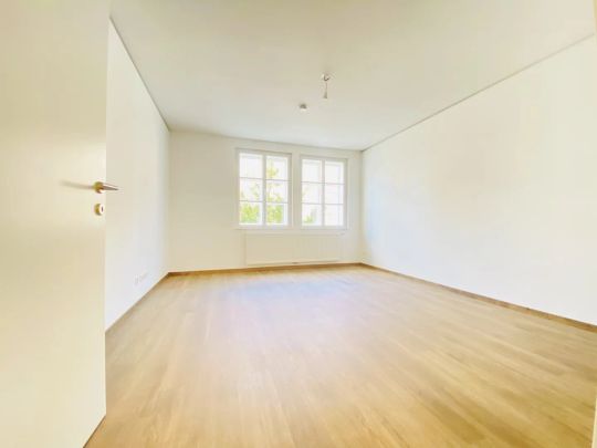 Licht und klare Linien prägen das Ambiente dieser Wohnung - Photo 1