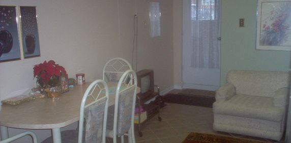 Nice Room for Rent in Shared Apt-Available APRIL 1 - Photo 2