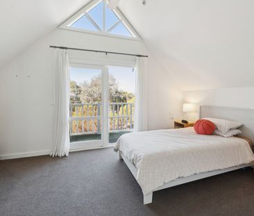 Peaceful Coastal Abode In Shoreham - Photo 6