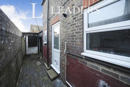 Lovely Three Bedroom House - Close To Town - Lu - Stanley Street, LU1 - Photo 2