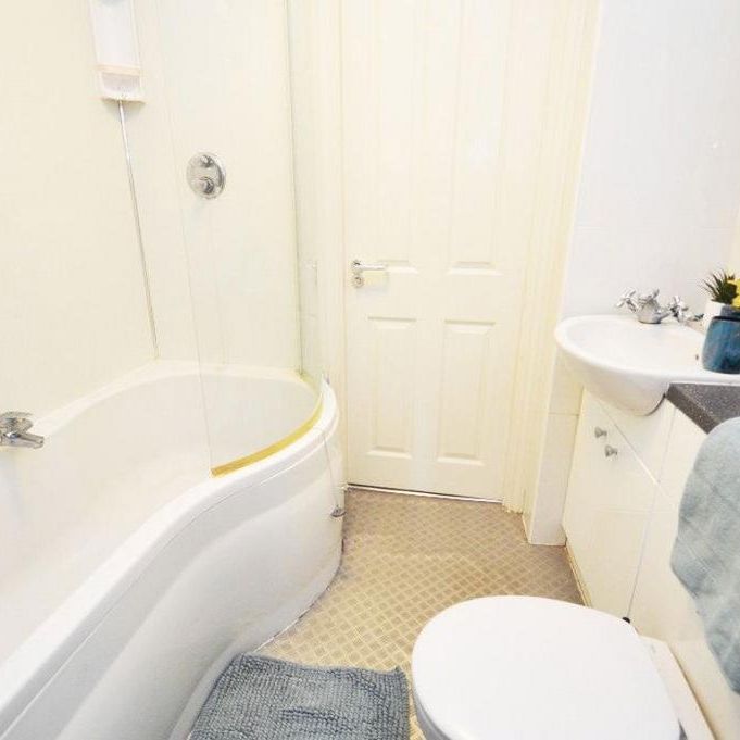 5 bedroom house to rent - Photo 1