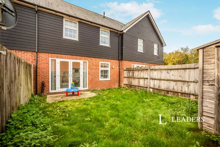 3 bedroom house to rent Sheldon Way, Larkfield, Aylesford, Kent, ME20 - Photo 3