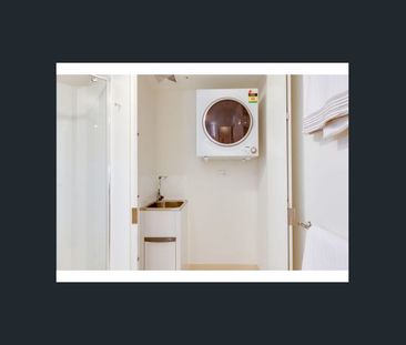 Stunning City Views | 10th Floor - Photo 5