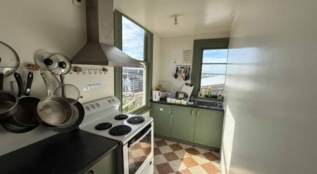 Bright Room in Central Shared Home - Photo 1