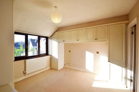 4 bedroom detached house to rent - Photo 3