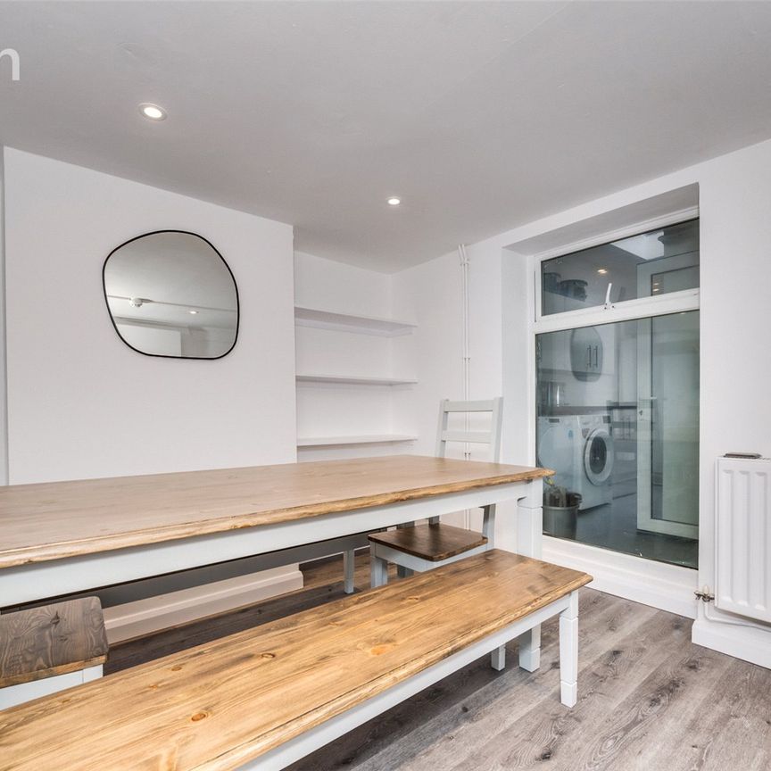 8 bedroom house to rent - Photo 1