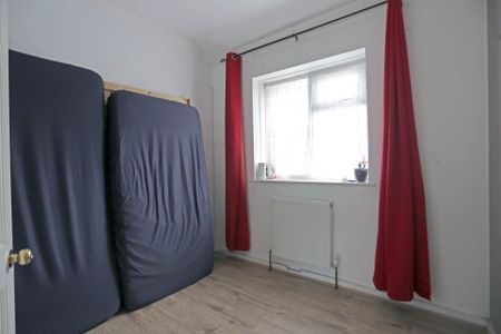 Price £2,000 pcm - Available 15/10/2026 - Unfurnished - Photo 4