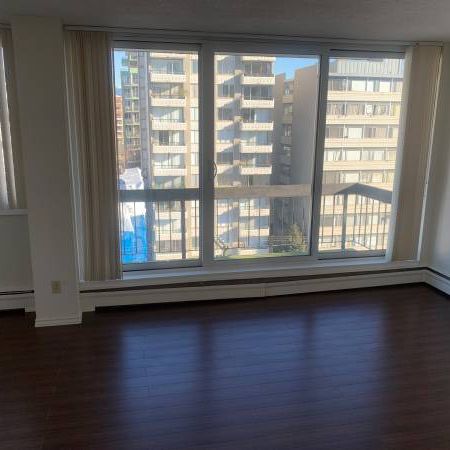 Studio Apartment-Prime Location-Near Stanley Park-View - Photo 1