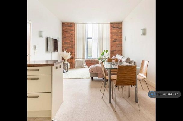 1 bedroom in a flat share to rent - Photo 1