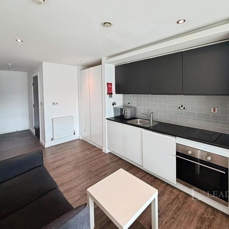 Studio to rent - Photo 1