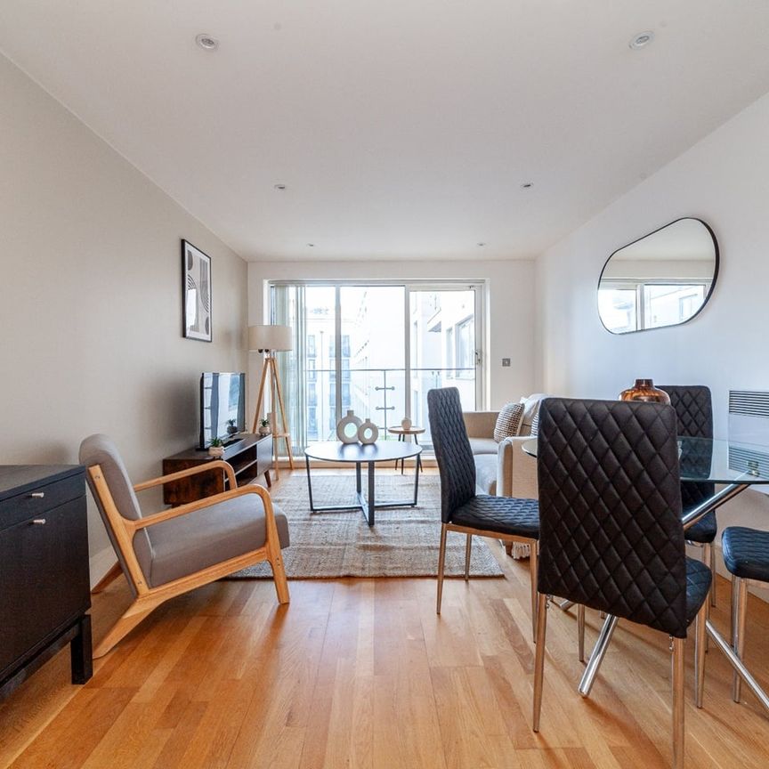 1 Bed Flat, Long Lane, SE1 - Photo 1