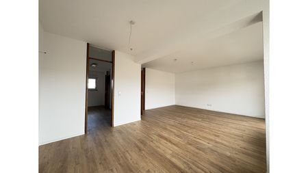 Frisch renovierte 3,5-Zimmer-Wohnung, nur mit Wohnberechtigungsschein - Photo 2