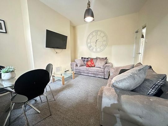 3 bedroom terraced house to rent - Photo 1