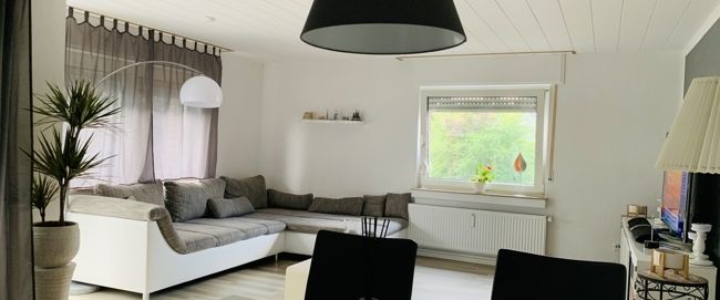 Renovierte 4-Zimmer-Wohnung mit SW-Balkon,2 kernsanierten Bädern und 1Garage in Ratingen- Hösel - Photo 1