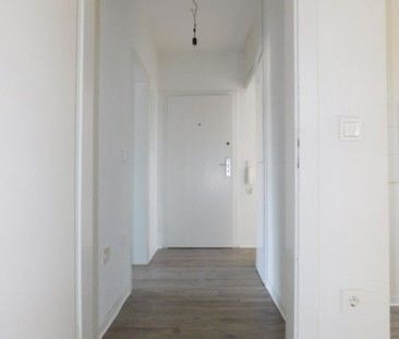 Ansprechende und teilrenovierte 2-Raum-Wohnung mit Wohnküche sucht ... - Photo 1