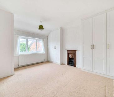 Rydes Hill Road, Guildford, GU2 - Photo 1