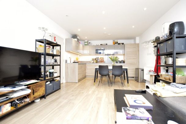 2 bedroom Flat To Let Total Size: 657 SQ FT - Photo 1