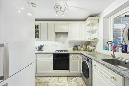 3 bedroom House in Hag Hill Rise, Maidenhead - Photo 5