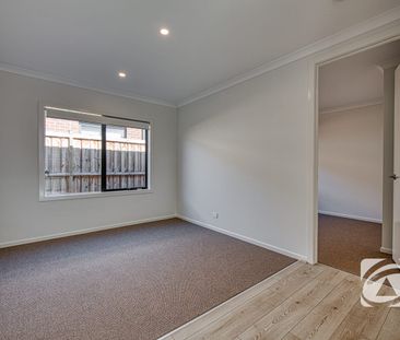 BRAND NEW 4-BEDROOM HOME IN CROWNLEA ESTATE - Photo 3