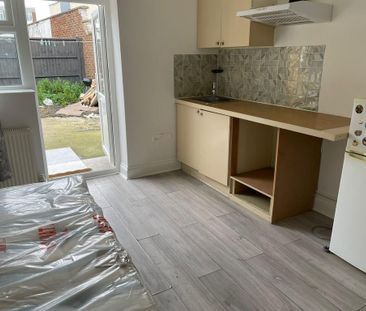 Studio to rent - Photo 3