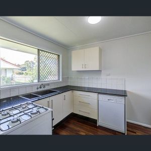 3 Bedroom Family Home - Photo 2