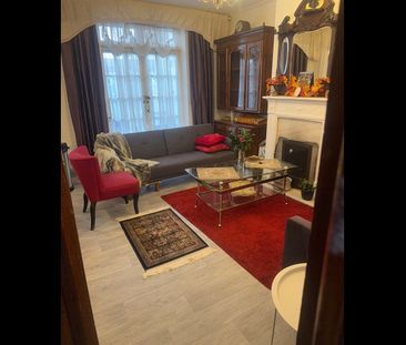 3 Bed Terraced House, London, E14 - Photo 5