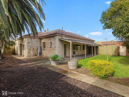 Character Home in the Heart of the Bay - Photo 3