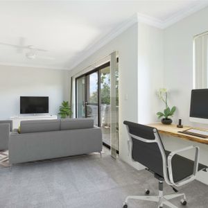 Well Presented 2 Bedroom Apartment in Convenient Ashfield Location - Photo 2