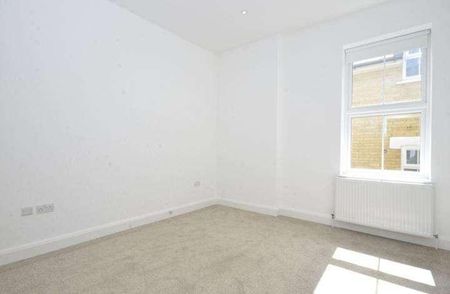 Alexandra Grove, North Finchley, N12 - Photo 2