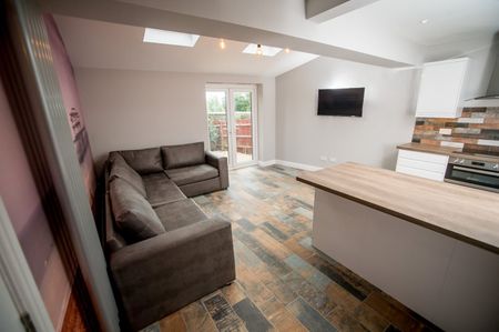 6 Bed Semi-Detached House, Stephens Road, BN1 - Photo 4