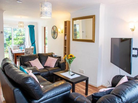 6 bedroom house to rent - Photo 1