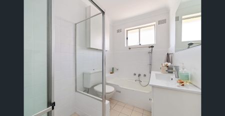 Elegant and Airy Coastal Retreat Steps from Maroubra Beach - Photo 5