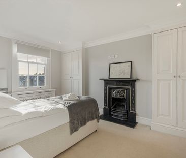 A handsome five-bedroom house in Wimbledon Village - Photo 6