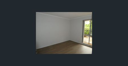 Freshly Updated 3x1 Rear Villa - Convenient Location + Great Outdoor Space - Photo 5