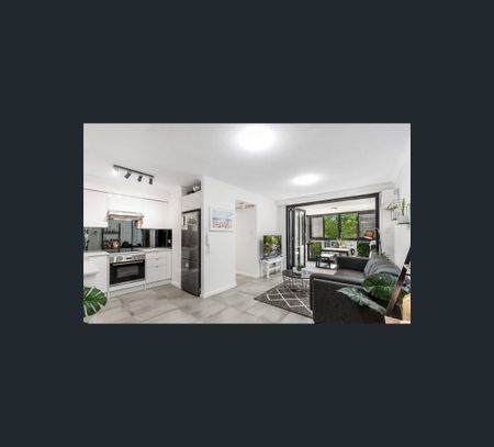11/106 Linton Street, Kangaroo Point, Qld 4169 - Photo 2