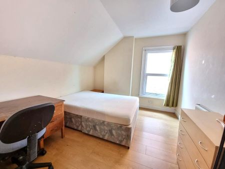 6 bedroom semi-detached house to rent - Photo 3