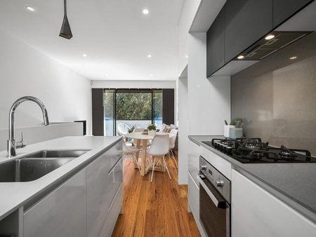 2L Newcastle Street, Thornbury VIC 3071 - Photo 2