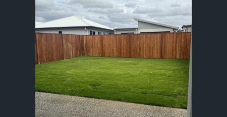 Stunning Coastal Retreat in Garbutt, Queensland - Photo 5