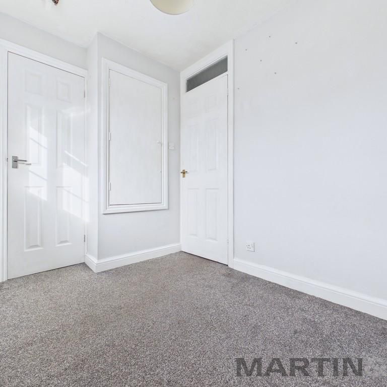 2 bedroom end of terrace house to rent - Photo 1