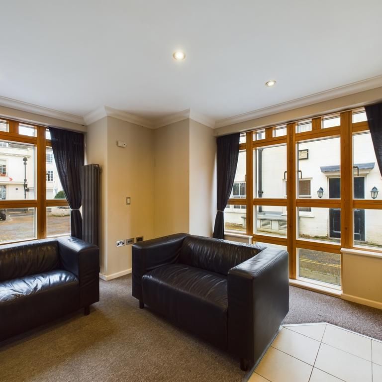 2 bedroom townhouse to rent - Photo 1