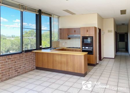 Prime Location! - Photo 4