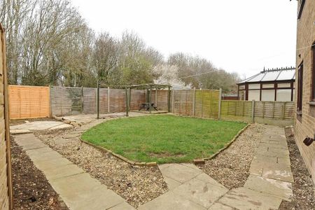 1 bedroom in a house share to rent - Photo 5