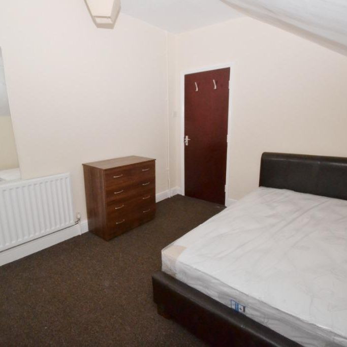 6 bedroom detached house to rent - Photo 1